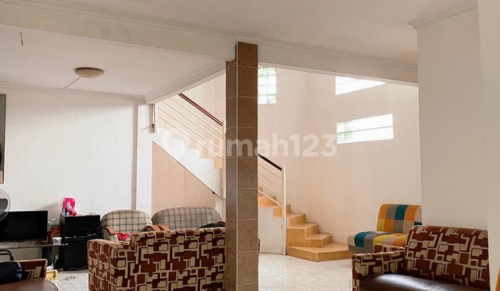 Rumah di Jalan Besar bisa Usaha Dekat Bintaro Plaza