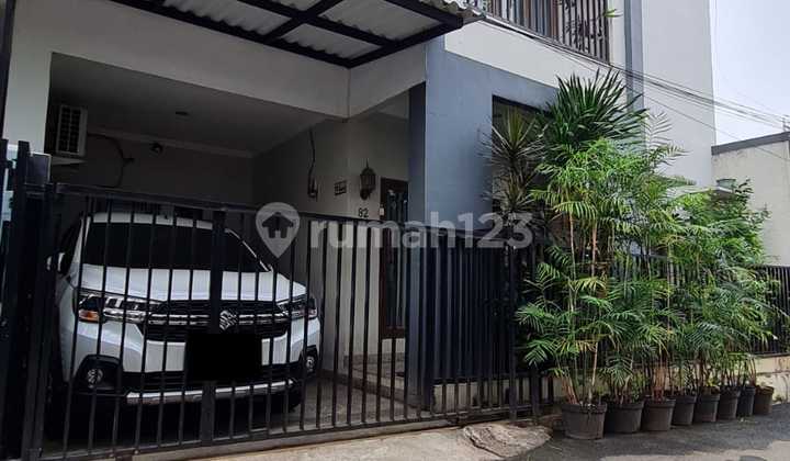 Minimalist House in a Premium Area with Easy Access in Mandar Dalam Bintaro (Im)