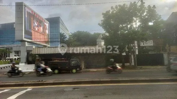 Strategic House by the Main Road, Prime Location