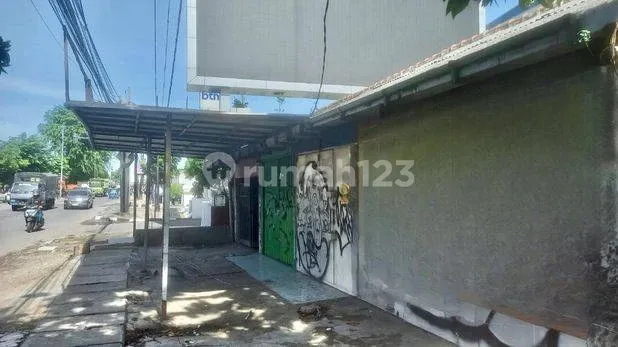 Strategic House by the Main Road, Prime Location