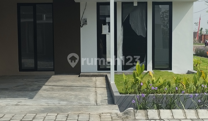 Modern House with Low Down Payment, Light Installments, Comfortable and Secure