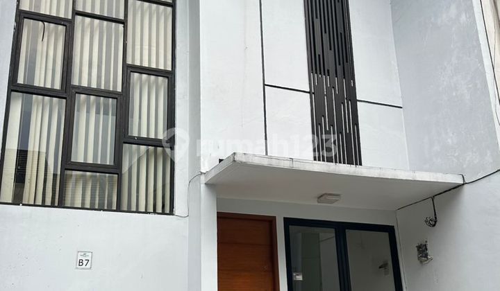 Dijual Rumah 2 Lantai Modern Cantik di Cirendeu Ciputat Timur