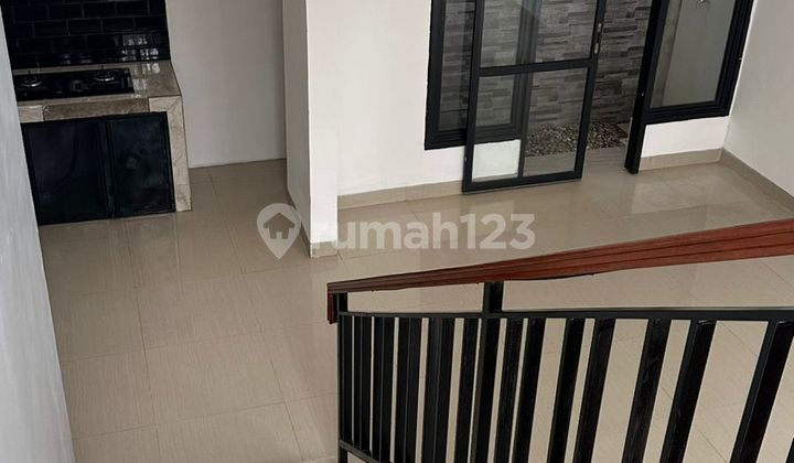 Dijual Rumah 2 Lantai Modern Cantik di Cirendeu Ciputat Timur 2