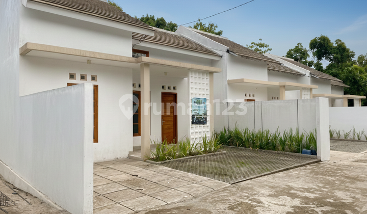 * Quick Sale! Modern Minimalist House Ready to Occupied in Strategic Location, Lemahdadi, Bantul!