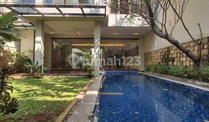 Kemang Modern Tropical House Private Pool