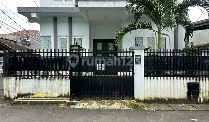 Modern Minimalist Hook House Design in Tebet Area 2