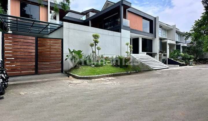 Modern House Fully Furnished Private Pool Jaksel