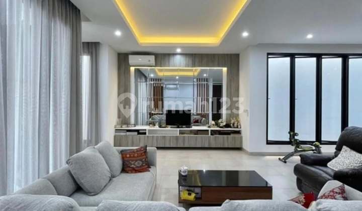 Menteng Luxury House Fully Furnished Ready to Occupy 2