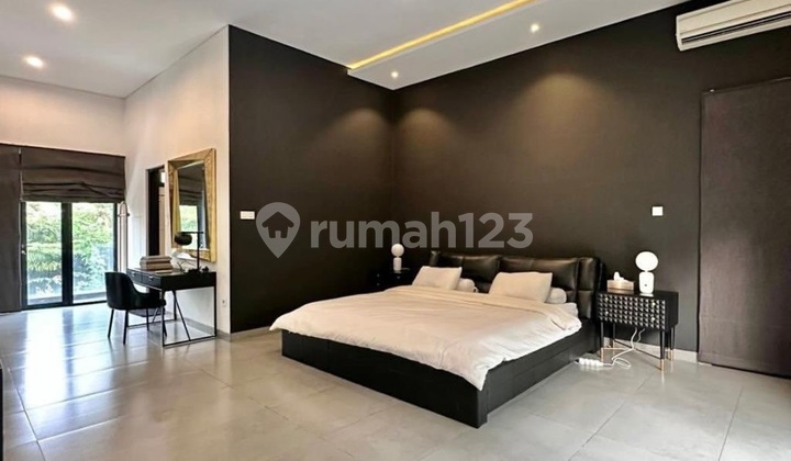 Rumah Modern Tropis Hunian Asri dan Rindang Kemang 2