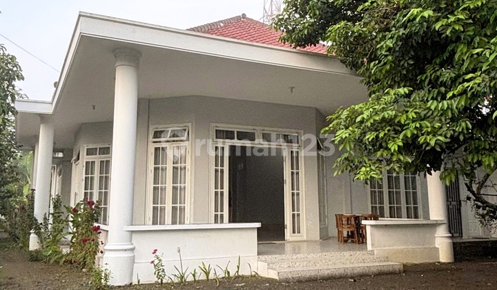 Luxury Villa-Style House in the Center of Blitar City