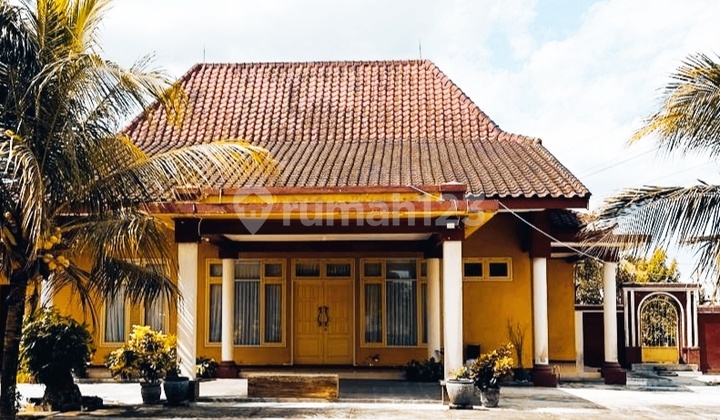 Special Joglo House, Modern, In the Center of Blitar City