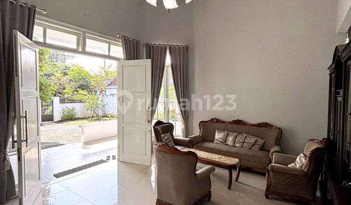 Luxury Villa-Style House in the Center of Blitar City 2