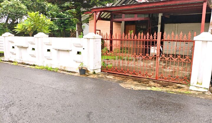 Central City House in Kediri with Easy Access and Close to Schools