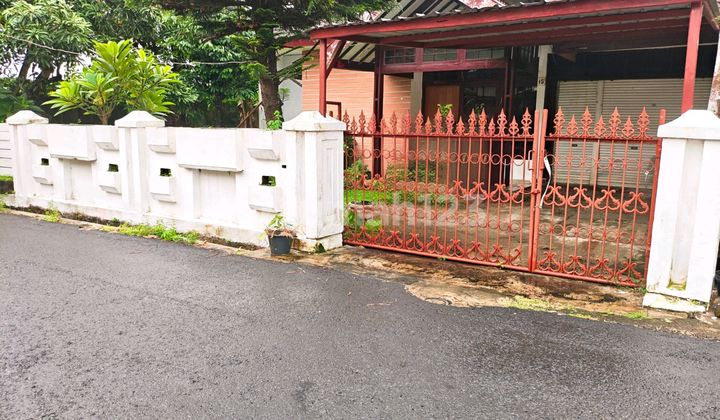 Central City House in Kediri with Easy Access and Close to Schools