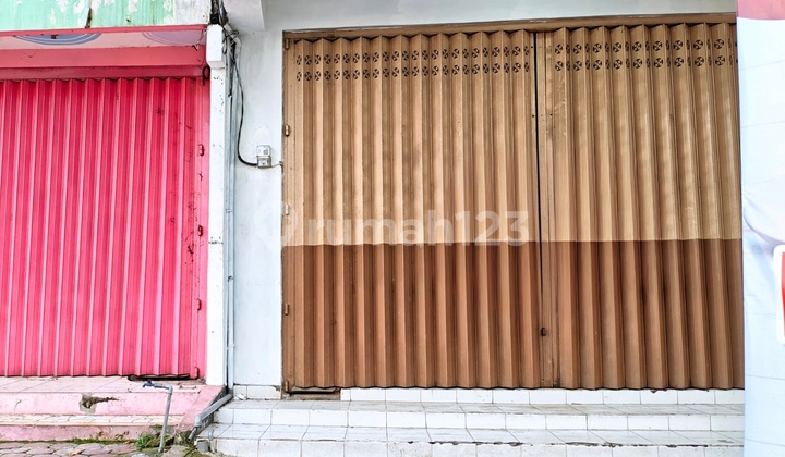 Ready-to-Use Shophouse in Srengat