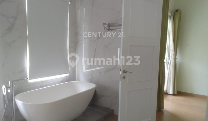 Luxury House in Alam Sutera with Basketball Court on Rooftop 9086 2