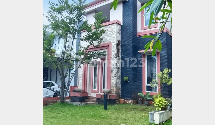Beautiful 2-Story House in a Comfortable Cluster at Graha Raya 9581 Beautiful 2-Story House in a Comfortable Cluster at Graha Raya 9581