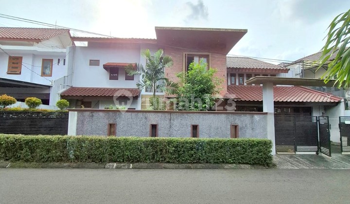 Rumah Luas 2 Lantai Strategis Siap Huni di Bintaro