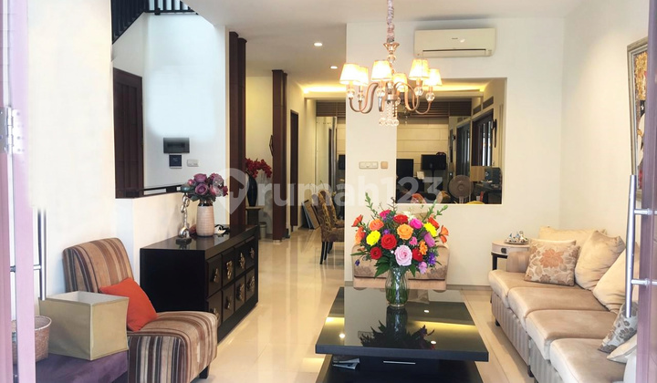 2-Story Hook House in Bintaro Jaya Sector 3 Fully Furnished 2