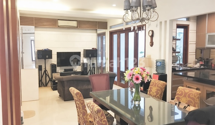 Rumah Hook 2 Lantai Full Furnished di Bintaro Sektor 3 2