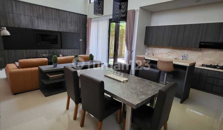 Rumah Mewah 3 Lantai Full Furnished, Lokasi Strategis di Pusat Kota 2