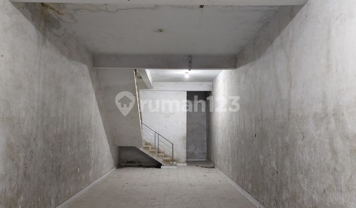 Old Shop House Ready to Use in Cakalang Indah Makassar 2