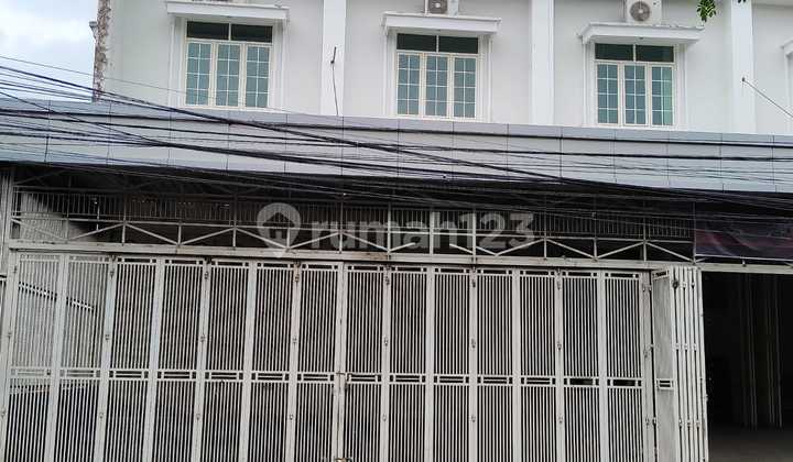 Ruko Besar Di Daerah Strategis Siap Untuk Buka Usaha