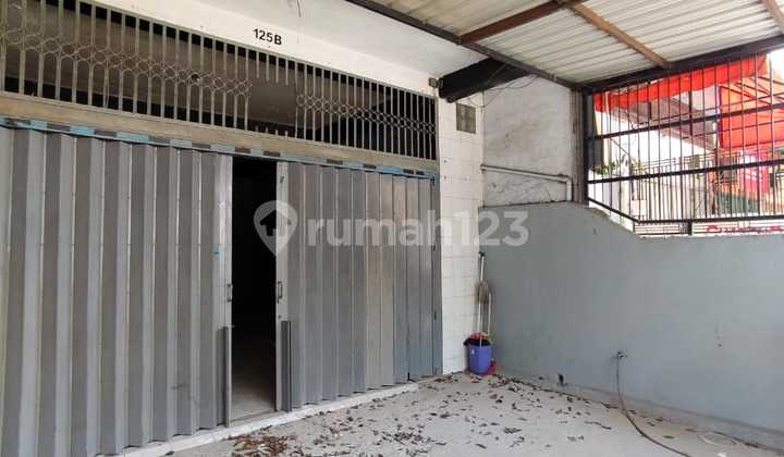 Ready-to-Occupy Shop House in the City Center, Suitable for Business 2