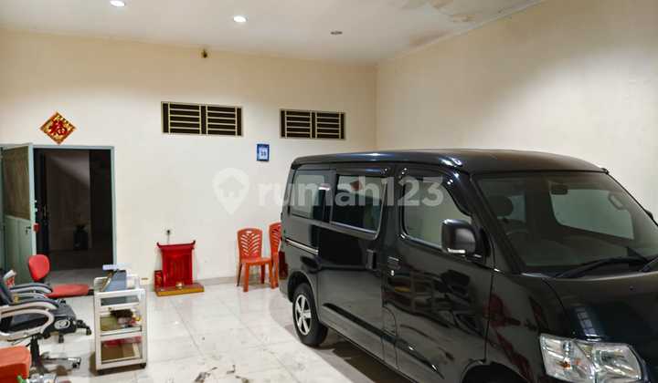 Beautiful 3-Story Shop House Ready to Occupy in the City Center 2