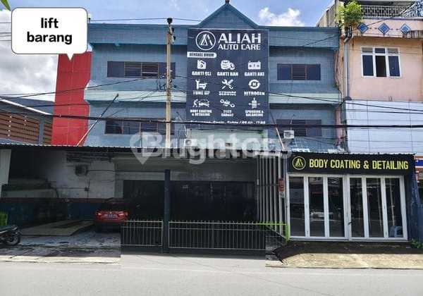 Ruko Besar Posisi Strategis Ditengah Kota Siap Digunakan untuk Usaha
