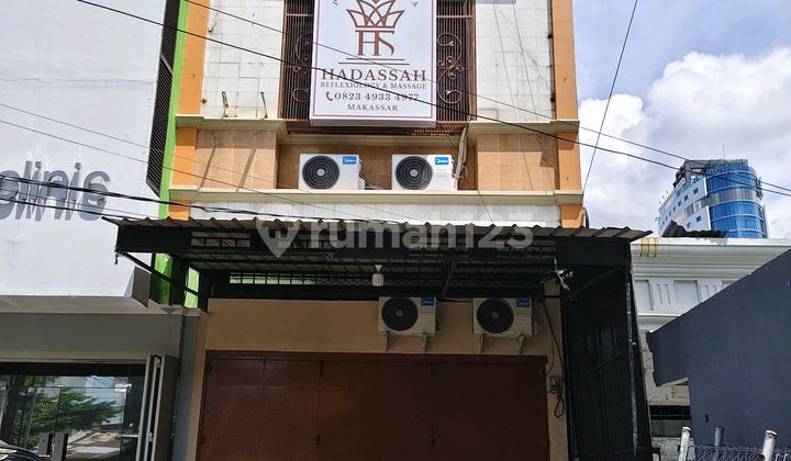 Beautiful 3-Story Shophouse in a Strategic Area Ready for Business Beautiful 3-Story Shophouse in a Strategic Area Ready for Business