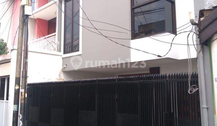 Well-Maintained Nice House in Tebet Barat Dalam, Land/Building Area: 93 M2/ 150 M2