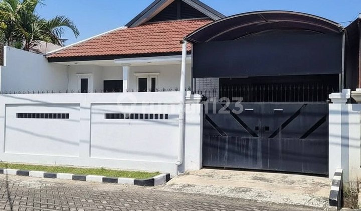 Manyar Kartika House Row 3 Car