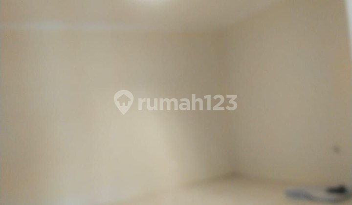 Rumah di Semangka ,Pondak Tjandra Row Jalan 2 Mobil