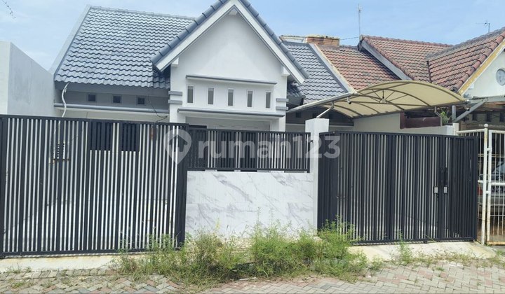 For Sale / For Rent Mulyosari Prima House - Newly Renovated