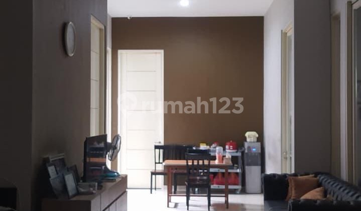 Ready-to-Occupy House in Manyar Rejo, Unfurnished 2