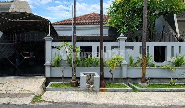 Rumah Dharmahusada Indah Timur Strategis Siap Huni Carport 1