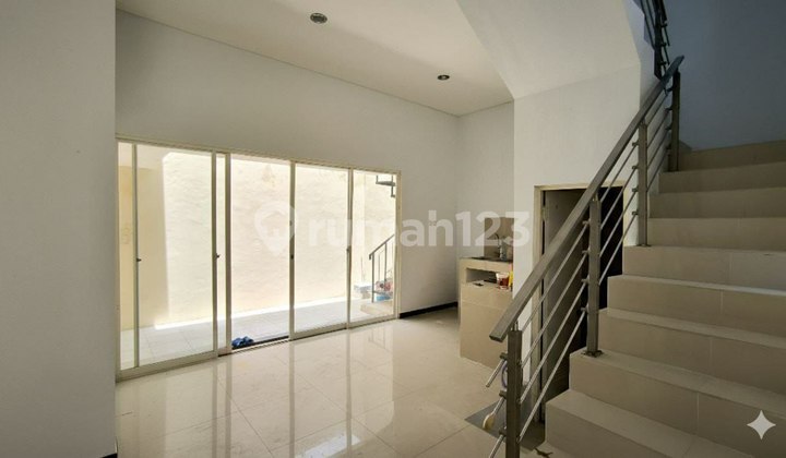 Rumah Regency One Wonorejo Siap Huni, Row Jalan 3 Mobil Rumah Regency One Wonorejo Siap Huni, Row Jalan 3 Mobil