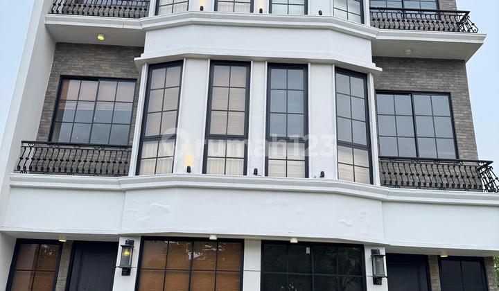 Rumah Kost 3 Lantai Cambridge Pik 2 Full Furnished Strategis Rumah Kost 3 Lantai Cambridge Pik 2 Full Furnished Strategis