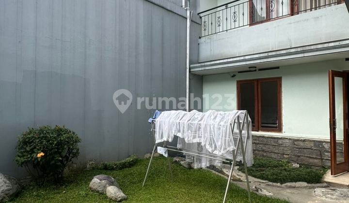 Rumah Hoek Terawat Asri dan Nyaman di Kawasan Setrasari Cocok 2