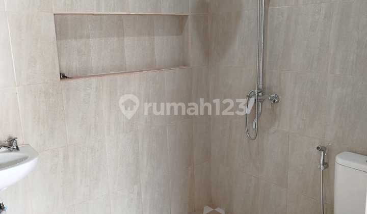 Dijual Cepat /Murah Rumah Baru 2 Lantai Mulyosari, Surabaya 2