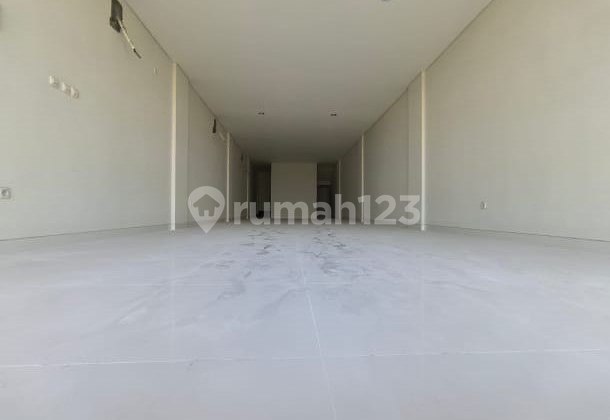 Ready-to-Occupy Shophouse Suitable for Business and Office on Jl.raya Dinoyo 2