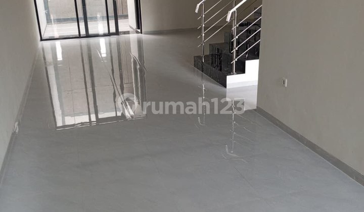 Fresh House in Manyar Kertoadi, Close to Merr and Untag Surabaya Campus. 2