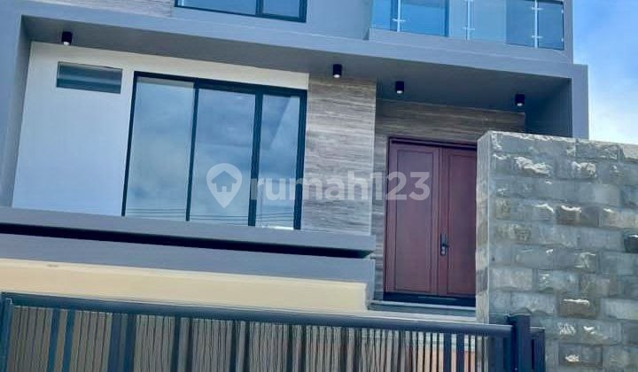 Rumah Babatan Pratama Wiyung, Dekat Exit Tol, Pakuwon Mall, Citra Land