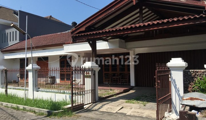 Rumah Luas dan Strategis Semolowari Surabaya