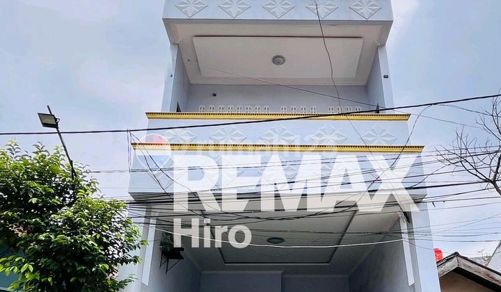 Turun Harga Rumah 3 Lantai Siap Huni di Jatisampurna Bebas Banjir Lokasi Strategis Turun Harga Rumah 3 Lantai Siap Huni di Jatisampurna Bebas Banjir Lokasi Strategis