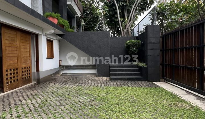 Disewakan Rumah Mewah Pondok Indah Kolam Renang 4 Kamar Besar Berikut Kamar Mandi Didalam
