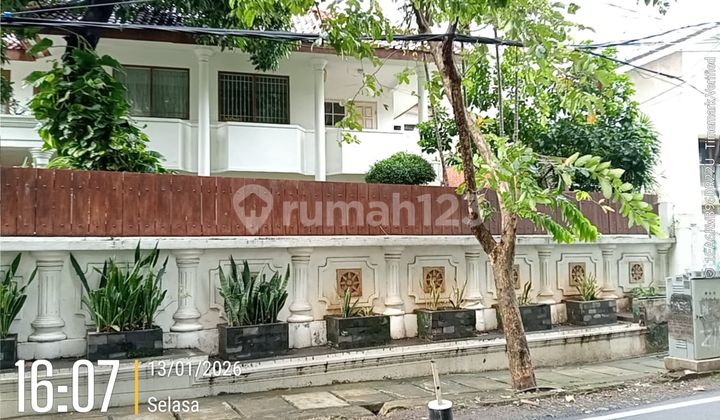 Hunian Sultan di Jl. Permata Berlian Desain Elegan di Kawasan Elit Permata Hijau Hunian Sultan di Jl. Permata Berlian Desain Elegan di Kawasan Elit Permata Hijau