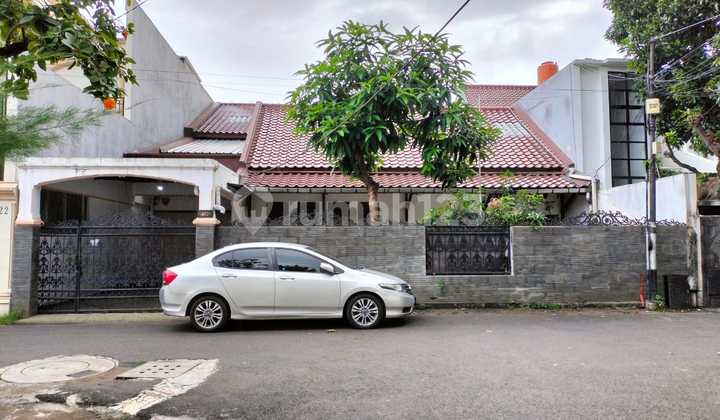 Lokasi Super Strategis! Rumah di Taman Gandaria, Dekat Gandaria City & MRT Lokasi Super Strategis! Rumah di Taman Gandaria, Dekat Gandaria City & MRT