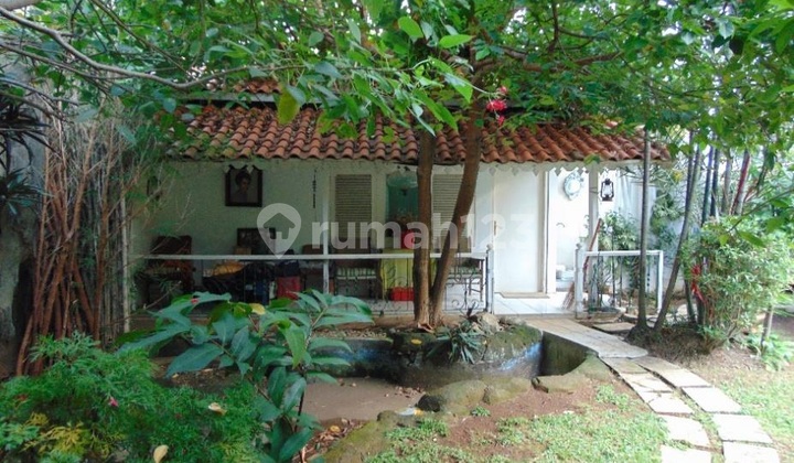 Spacious & Strategic House in Kemanggisan, Complete with Beautiful Pavilion 2